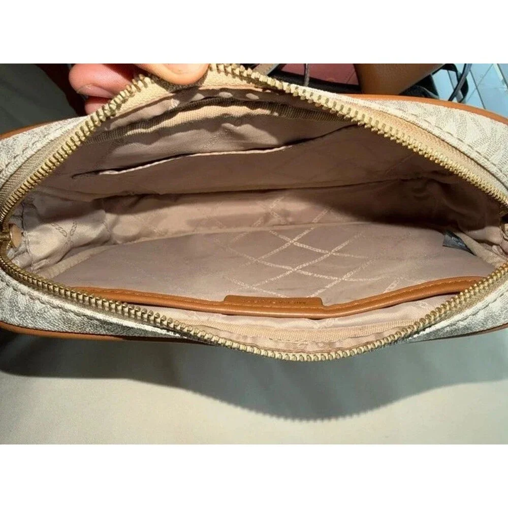 NWT Michael Kors Jet Set Large East West Crossbody Bag Vanilla / Acorn